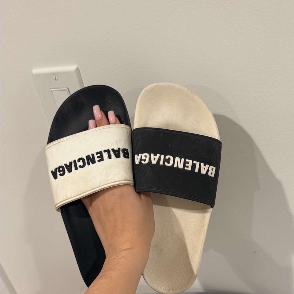 Balenciaga Dual-Tone Black and Cream Slides - Picture 7 of 8